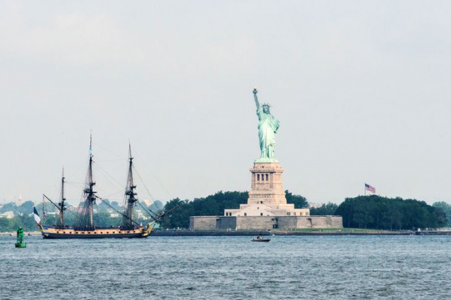 transat - L'Hermione : prochaine escale, l'Amérique ! 79913746670236a91fplusieurscoupsdecanonontsalueson7844d378c66f2d4e8ac3b75266c9f46e