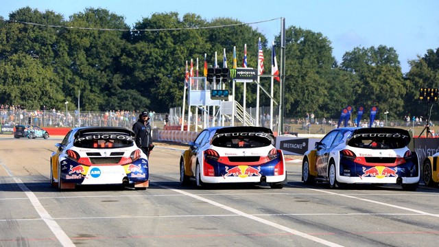 Sébastien Loeb signe, à Lohéac, son quatrième podium de suite 80029821248599