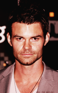 Daniel Gillies 80167083D5