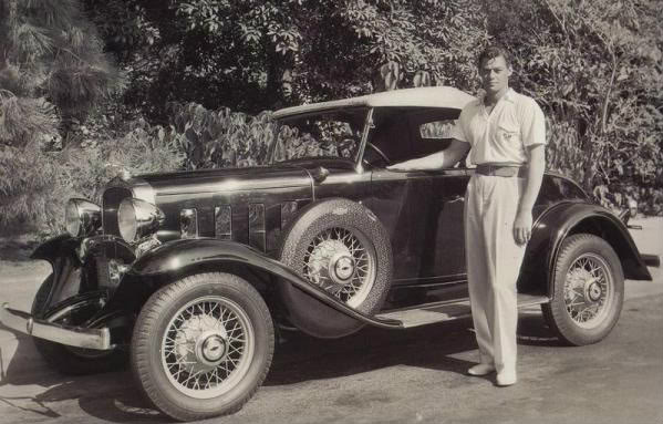 Célébrités et leurs bolides 80466901JohnnyWeissmullerwithhis1932Chevrolet