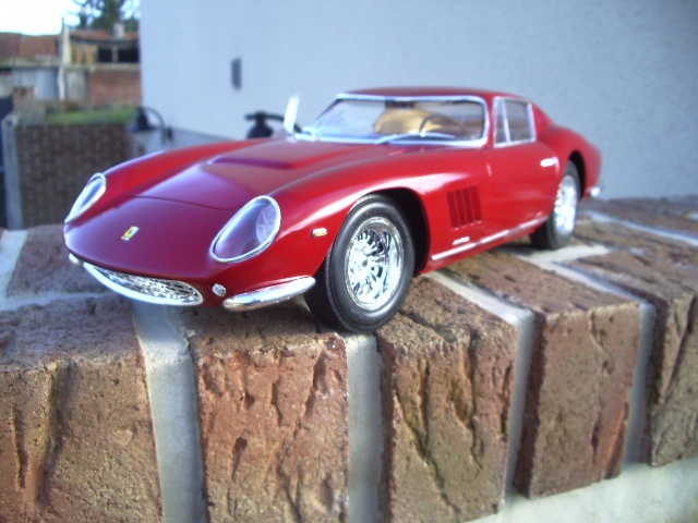 ferrari 275 GTB de 1965 au 1/12 de chez revell - Page 2 806351f77