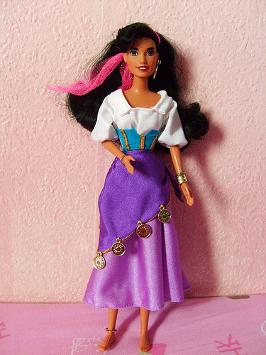 Reconnaître une barbie Disney, mode d'emploi 806510355917esmeralda