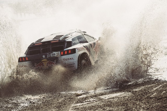 Les PEUGEOT 3008DKR signent un triplé historique au Dakar 2017  808205587a7840c8480