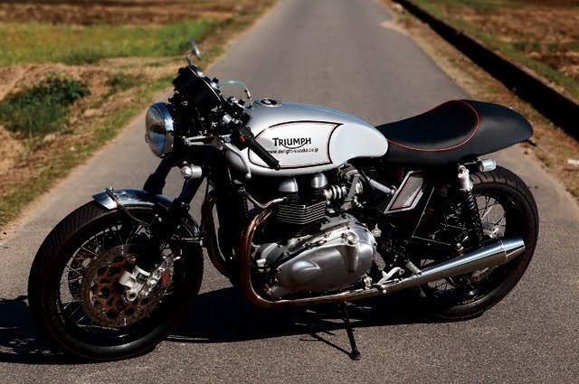 Thruxton deLight 812346TriumphThruxtonbydeLight01