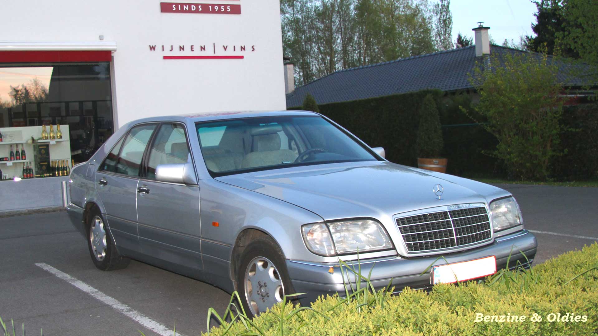 j'ai vu une Mercedes-Benz classe S w140 sur la route, et j'ai fait une photo - Page 2 821302mbw140street2015042807w19201080