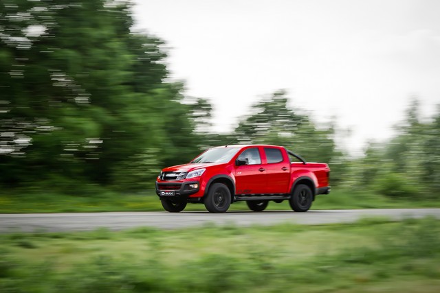 Isuzu a 100 ans ! Le D-Max « Fury » Limited Edition marque le coup 821643Isuzuoverige25