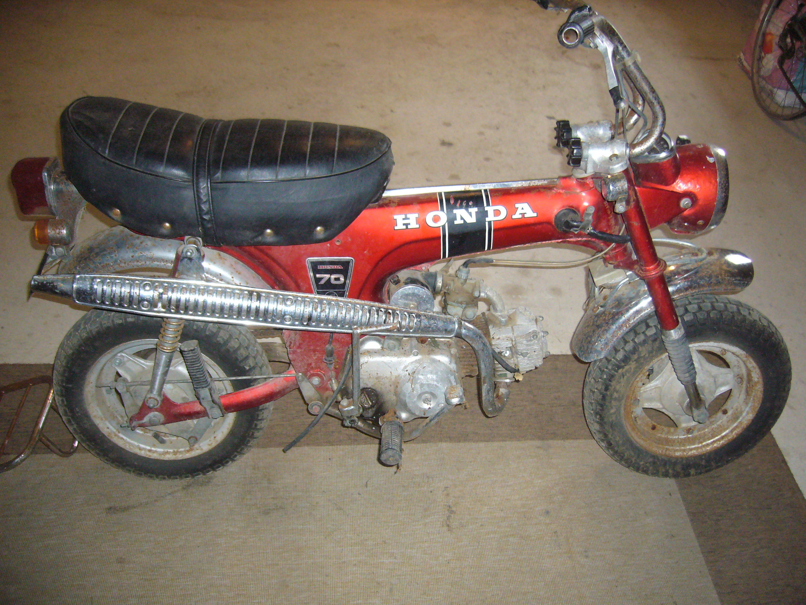 Restauration Honda Dax ST70.  824737P1060022