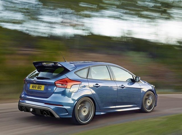 La toute nouvelle Focus RS, en première mondiale sur un salon automobile, inaugure une transmission intégrale 826518FordGeneva2015FocusRS01