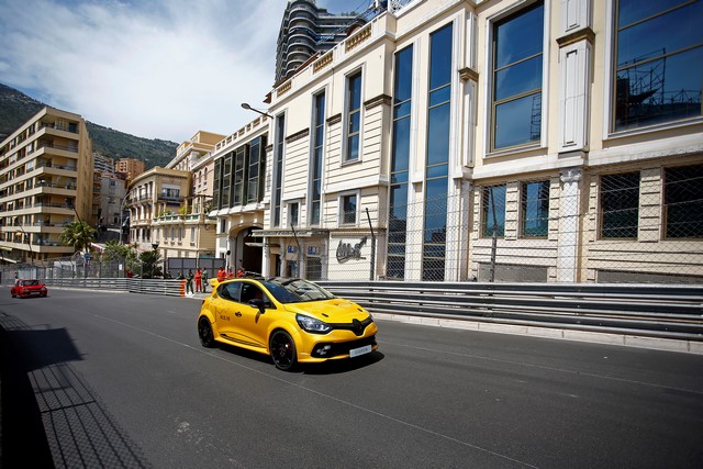 Clio R.S.16 - Le Savoir-Faire De Renault Sport Concentré Dans Un Concept-Car  8287147879216