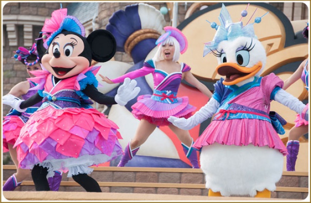 2019 - [Tokyo Disney Resort] Programme complet du divertissement à Tokyo Disneyland et Tokyo DisneySea du 15 avril 2018 au 25 mars 2019. 835401sf5