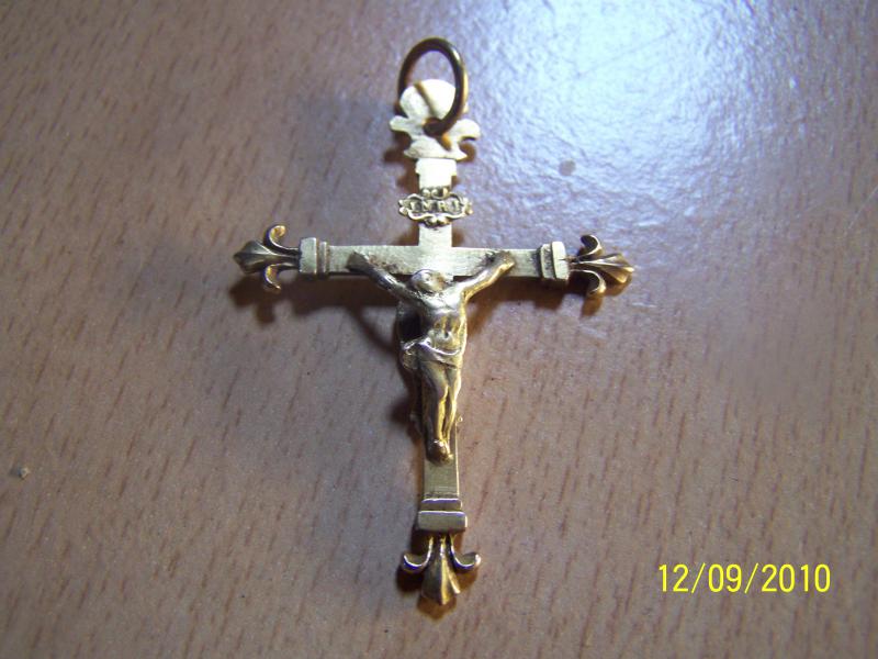 ma plus belle croix .... Crucifix en or orné de fleurs de lys 83679555555_001