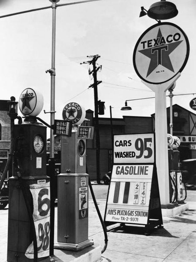 Les années 20 à 70 : photos et vidéos d'époque (partie 2) - Page 5 8399294411320Vintage20Gas20Station