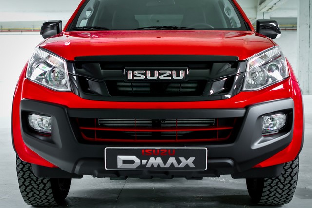 Isuzu a 100 ans ! Le D-Max « Fury » Limited Edition marque le coup 846989Isuzuoverige2