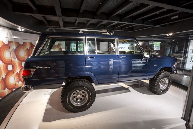 Jeep® fête ses 75 ans à MotorVillage Champs-Elysées 847167Wagoneer8