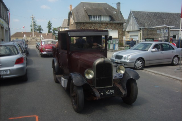 4ème festival vehicules anciens (landelles et coupigny 2009) 847608Jun02570