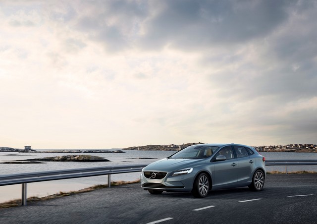 Volvo Cars Lance Son Service Avant-Gardiste De Livraison Itinérante En Deux Heures En Partenariat Avec La Start-Up URB-IT 853711176028VolvoV40T4Momentum