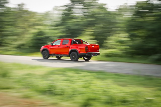 Isuzu a 100 ans ! Le D-Max « Fury » Limited Edition marque le coup 866862Isuzuoverige30