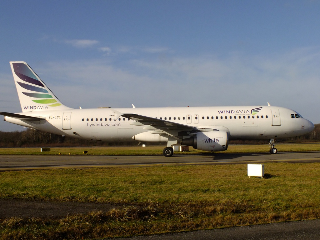 [05/01/2014] Airbus A320 (YL-LCL) Windavia 884843Janviern7050