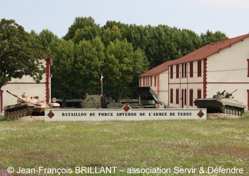 T-72 et BMP-2 à Mailly le Camp 887120201127019sdmaillyforad