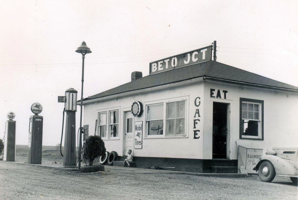 Les années 20 à 70 : photos et vidéos d'époque (partie 2) - Page 5 888147BETOJunction1950