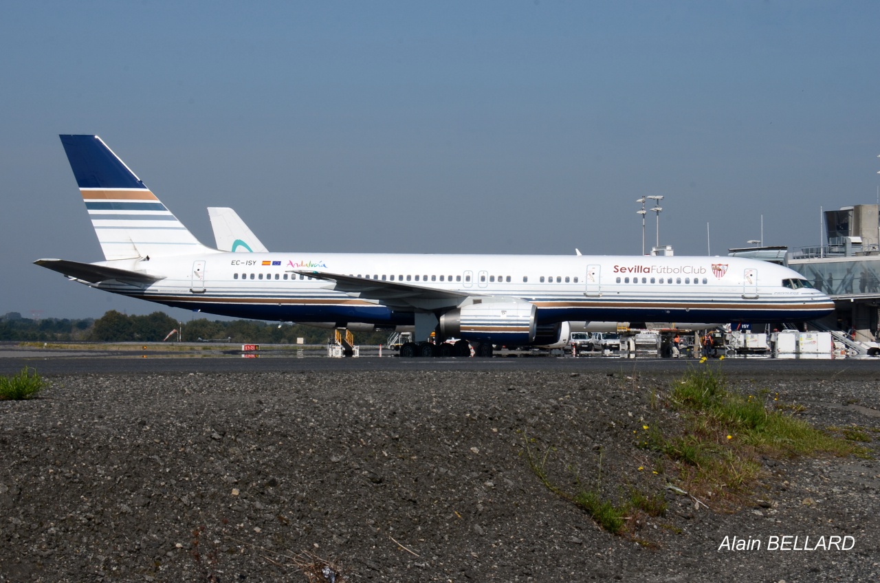 [02/10/2015] Boeing B757-200 (EC-ISY) Privilege Style "SevillaFùtbolClub" 893330octobren1091