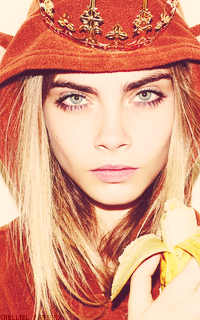 Cara Delevingne  90504033C8