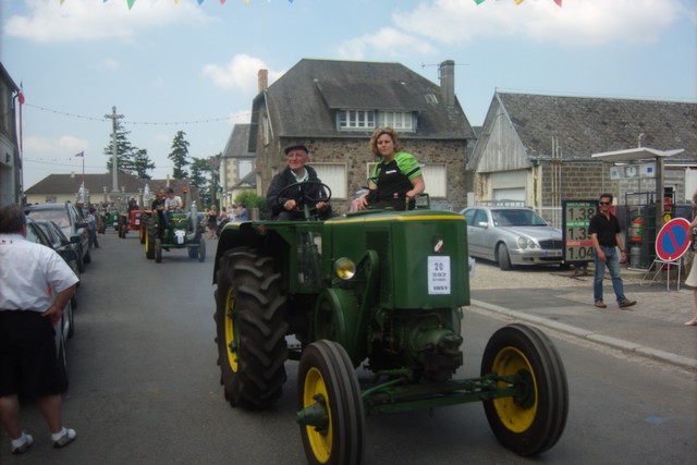 4ème festival vehicules anciens (landelles et coupigny 2009) 908632Jun02589