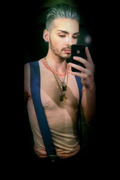 [Net/FR/Février 2012](staragora.com) - Bill Kaulitz tente un nouveau look pour une nouvelle vie 909309billkaulitz