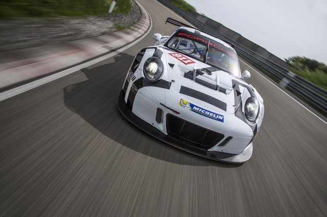 Porsche dévoile officiellement sa nouvelle 911 GT3 R 909999PorscheAG911GT3R20157