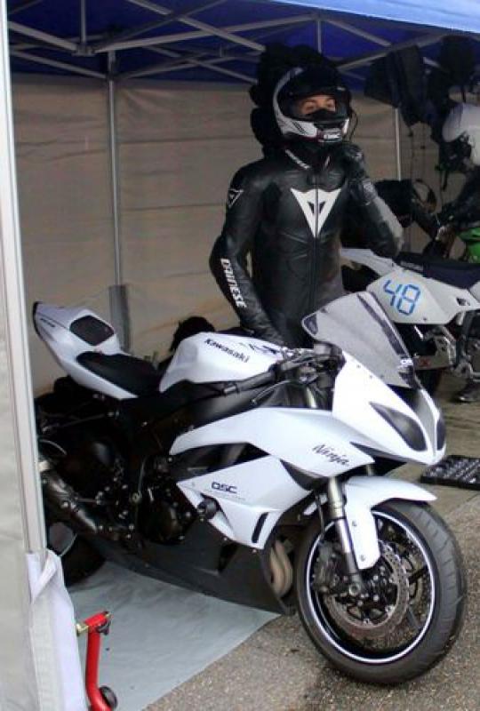 Ma zx6r 2010 (blanche) - Page 3 91113758073043_m