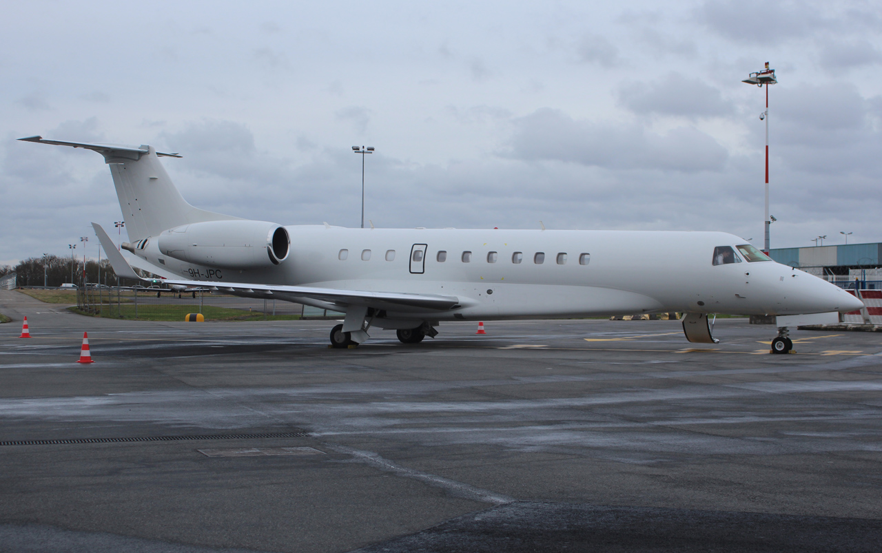 [04/02/2014] Embraer ERJ-135BJ Legacy 600	(9H-JPC)	Air X 911165IMG5532