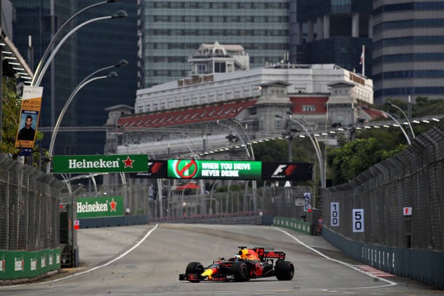 F1 GP de Singapour 2017 (éssais libres -1 -2 - 3 - Qualifications) 9143482017gpdesingapourDanielRicciardo