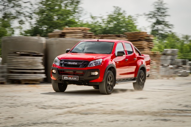 Isuzu a 100 ans ! Le D-Max « Fury » Limited Edition marque le coup 915836Isuzuoverige21