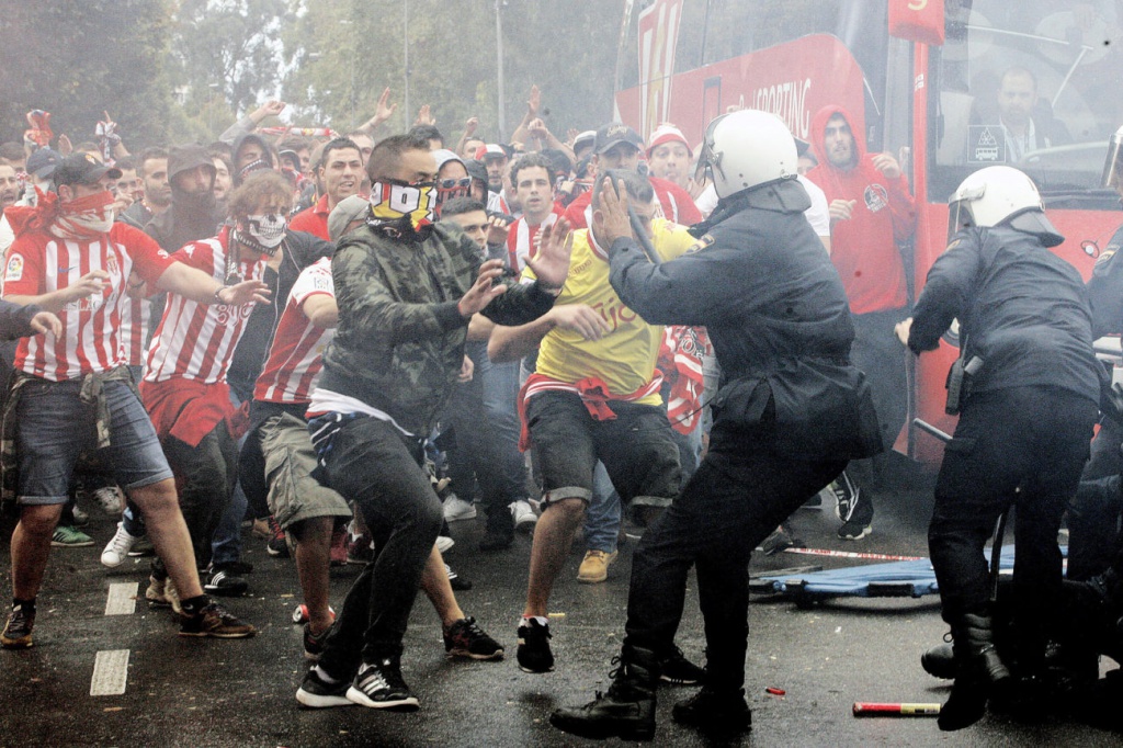 Season 17/18 - September 929374hinchas3