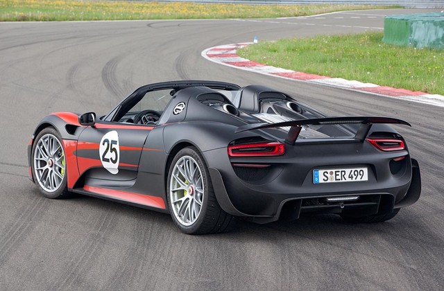 Porsche 918 Spyder : Une combinaison unique de performance et d'efficacité  943265Porschehybriderechargeable1