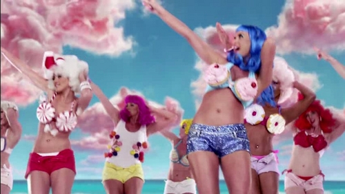 Katty Perry: California girl^^ 952635CaliforniaGurlsMusicVideoKatyPerryScreencapskatyperry19335160500282