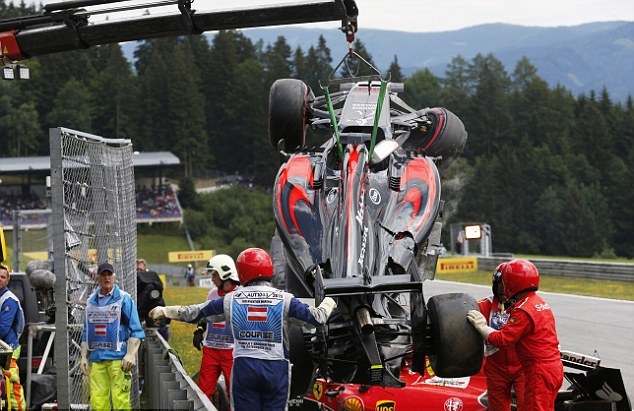  F1GP d'Autriche 2015 : Victoire Nico Rosberg 9549072015accidentAlonsoRikknen4