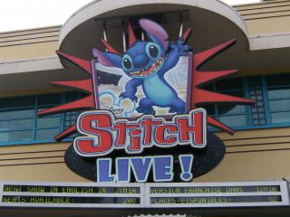 Les 2 parcs Disneyland Mardi 17 Août avec 0 minutes d'attentes à Crush' à 18h ! 957645Stitch_Live