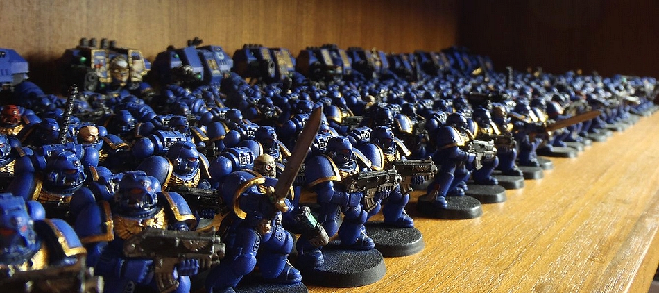 Warhammer 40K (figurines diverses trouvées sur internet! ) - Page 9 959203armyofultras