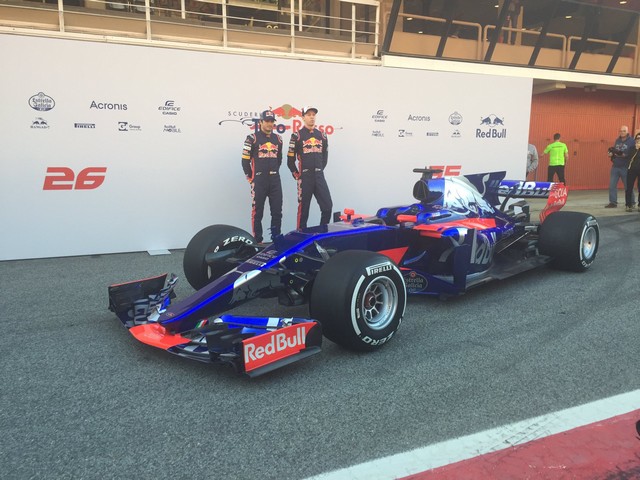 F1 2017 : Toro Rosso à dévoilé sa monoplace, la STR12 960653C5m1YeyXEAEvY05