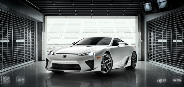 Lexus vient de produire la 500ème et dernière LFA  986907lexuslfa2