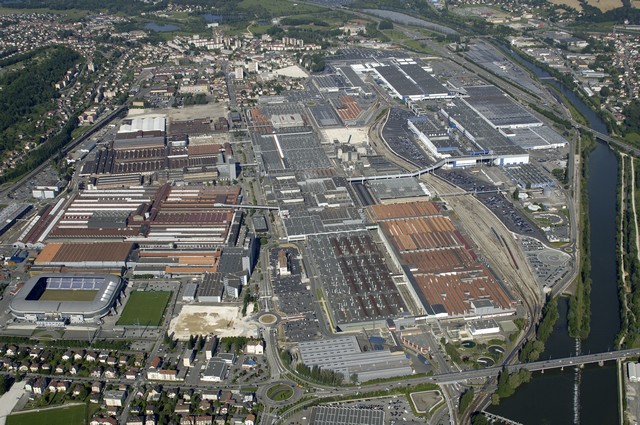  Le Groupe PSA investit 200 millions d’euros dans le projet de modernisation « Sochaux 2022 » 998997UsinedeSochauxvueaeriennephoto20