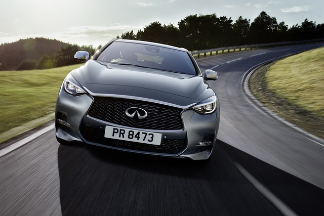 Infiniti Dévoile son Q30 Au Salon De L'automobile De Francfort 2015 9990312257