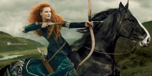 Les stars posent pour Annie Leibovitz pour les campagnes marketing Disney - Page 4 Mini_705812merida