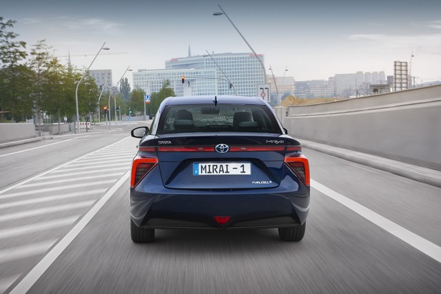 Essai longue durée concluant pour la Toyota Mirai sur les routes d’Allemagne 120603MIRAIEXT06DPL