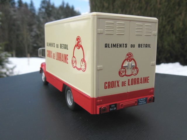 collection  ALTAYA" camions d'autrefois  "  au 1/43 - Page 4 122574IMG5923