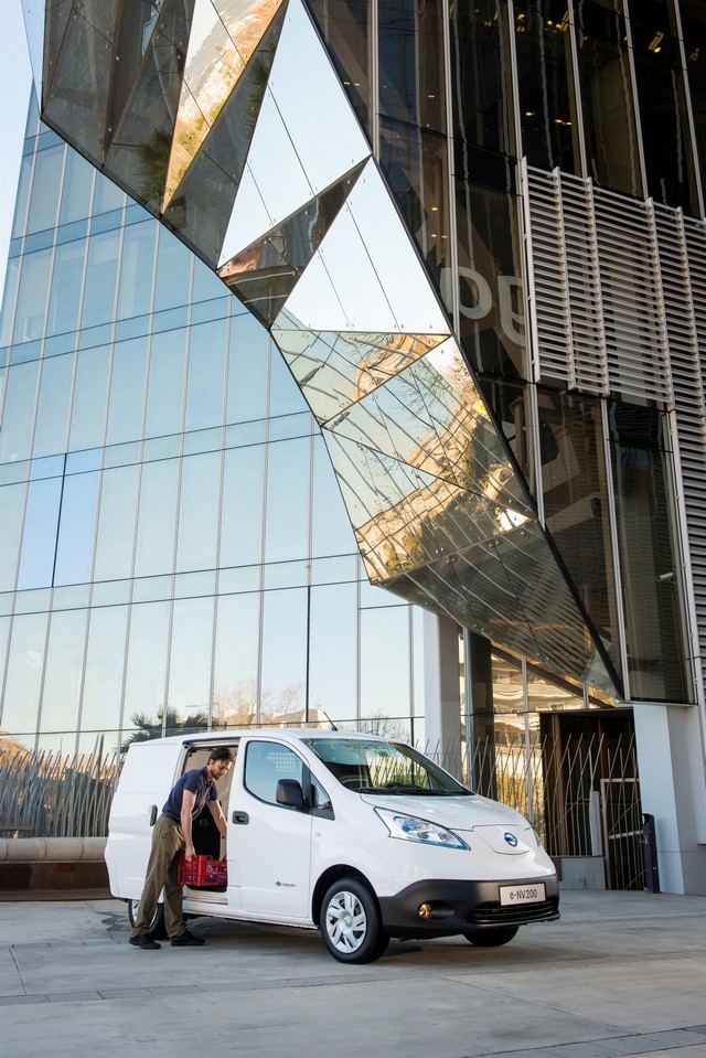 Le Nissan E-NV200 Remporte Le Prix Auto Environnement MAAF 2015 Dans La Catégorie Utilitaire 12489712036315