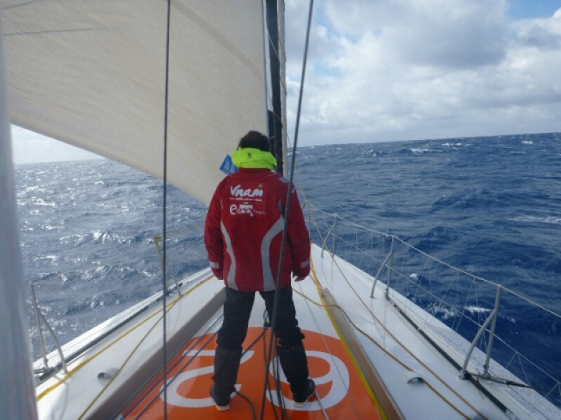 Le Vendée Globe au jour le jour par Baboune - Page 29 128619bertranddebroc110113r6440