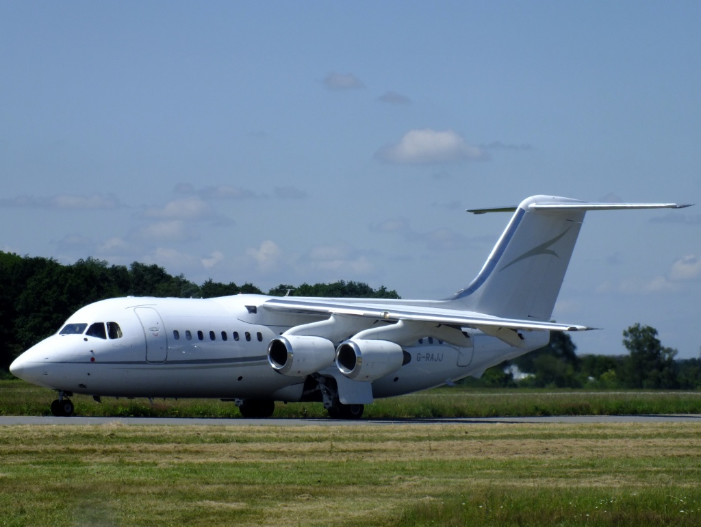 [01/11/2012] British Aerospace BAe 146-200 (G-RAJJ) Cello Aviation 135900Juinn6080