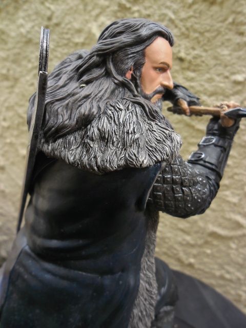 THE HOBBIT : AN UNEXPECTED JOURNEY : THORIN OAKENSHIELD – WITH SHIELD and REGULAR 139826SAM3003